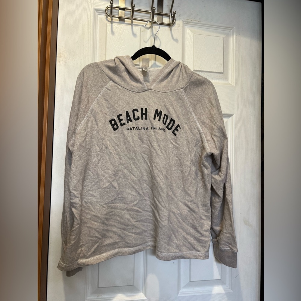 Beach mode cropped hoodie